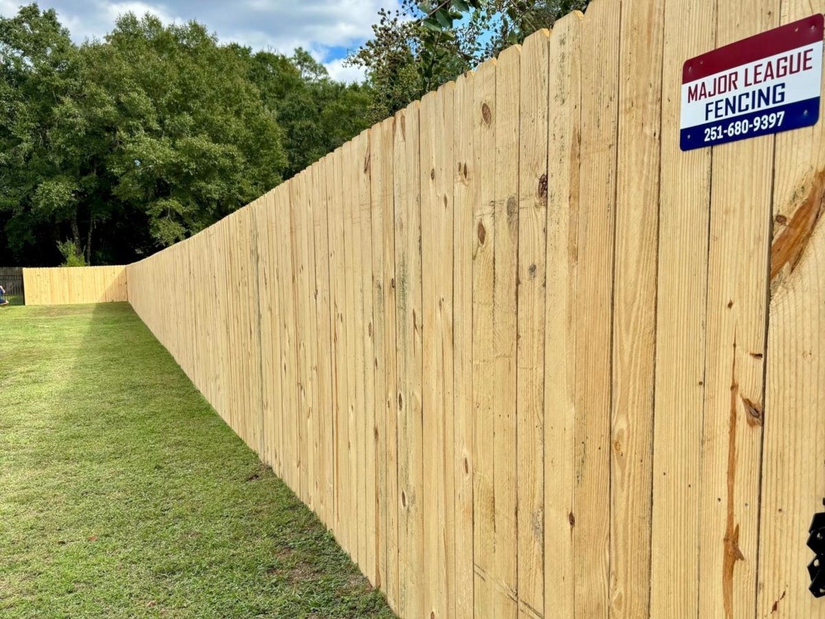 Photo of a wood fence from a Mobile Alabama fence company